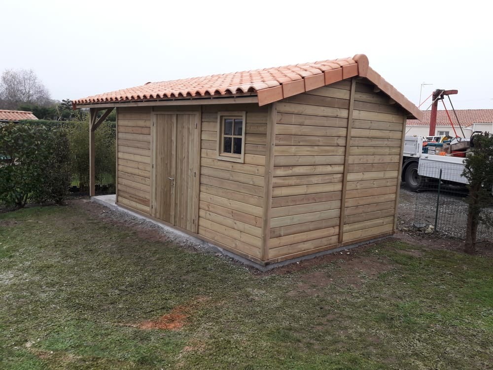 abri atelier de jardin bois trait couverture tuile ave bucher 20m 3m17x4m63+auvent 1m52