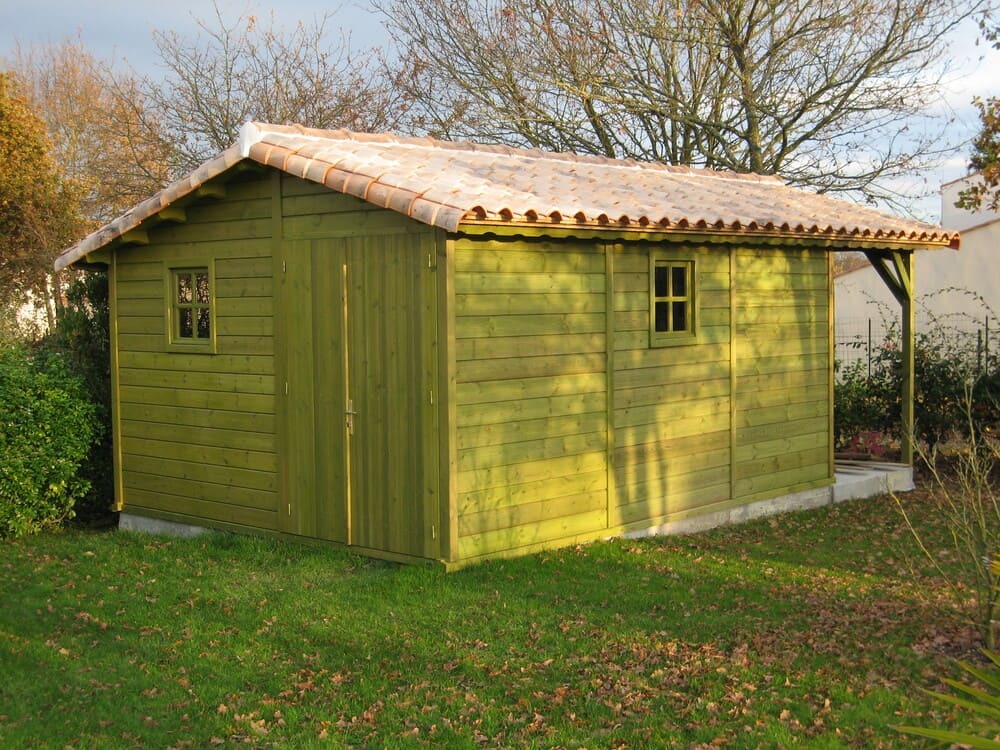 abri de jardin avec auvent couverture tuile 22.5m 3m66x6m15