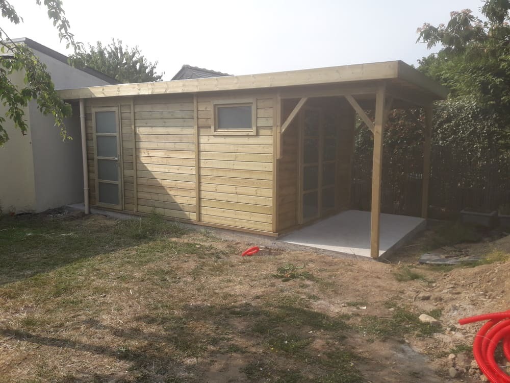 chalet de jardin toit plat avec bucher et auvent 20m