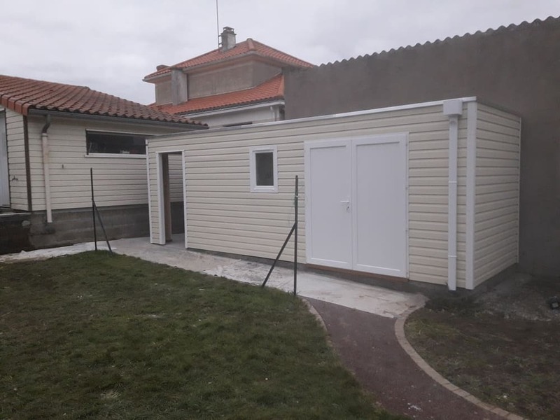 abri de jardin toit plat en pvc avec bucher 2m17x6m85